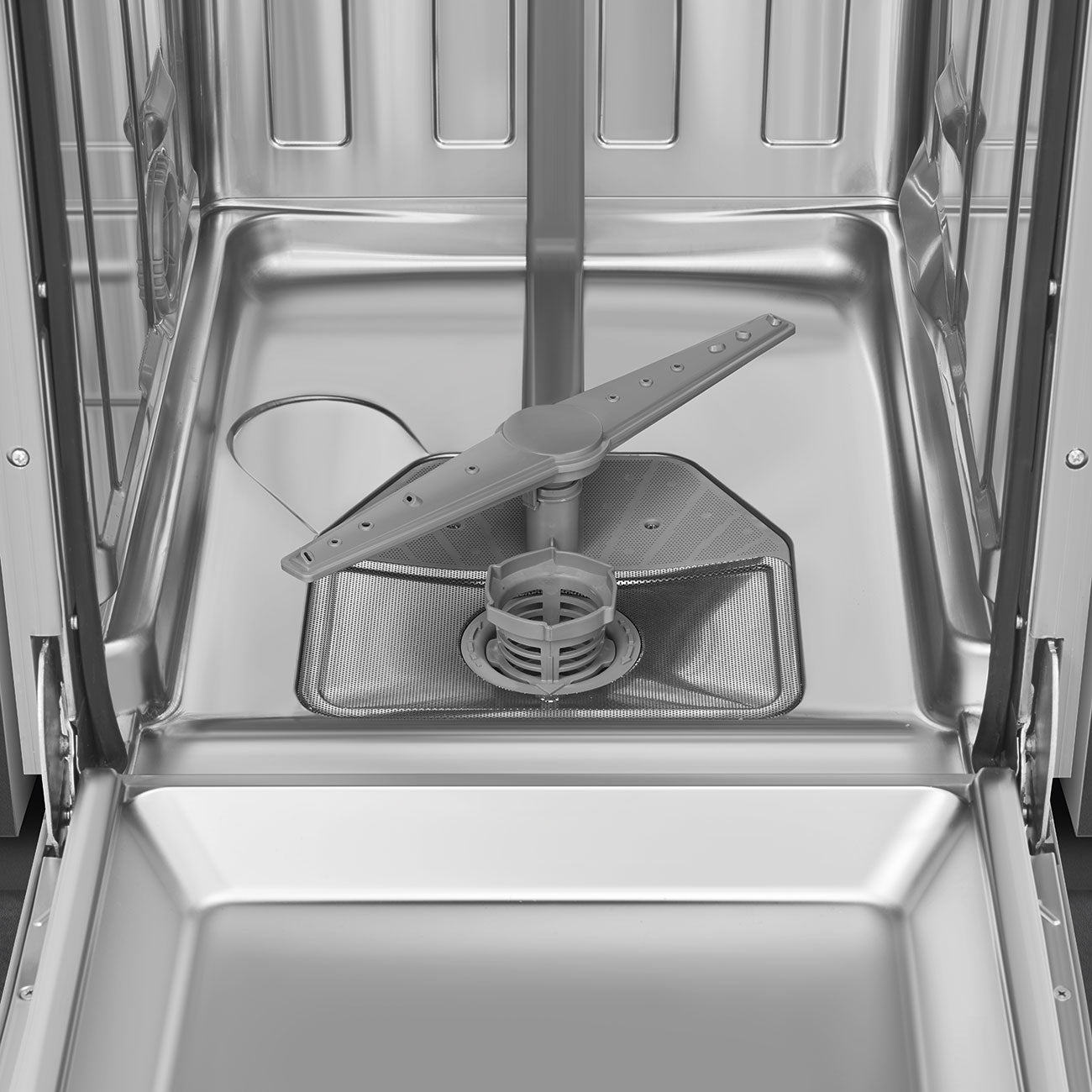 SMEG 18" Dishwasher, Compact Bins