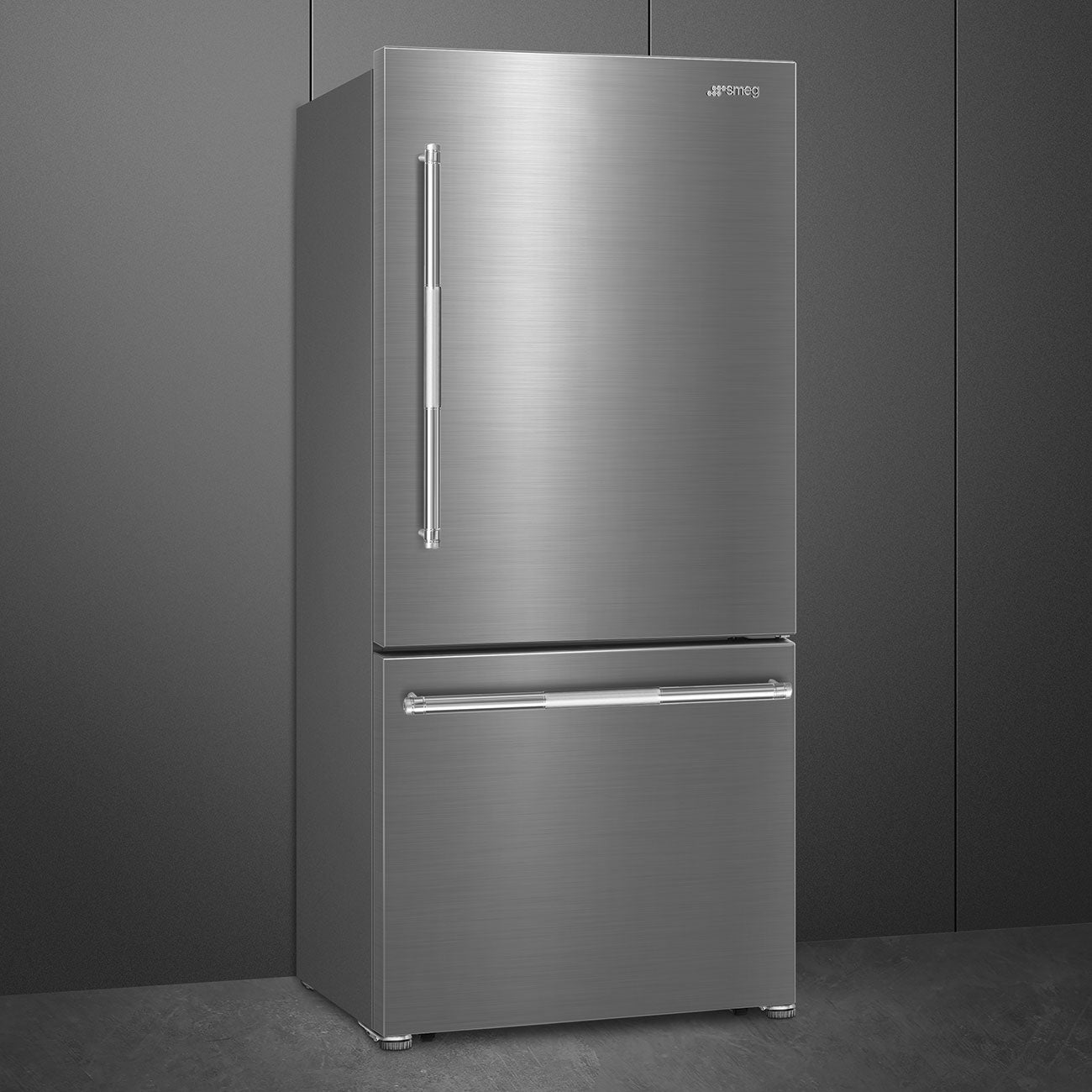 30" Bottom Mount Freestanding Fridge with Auto, Pro Handle