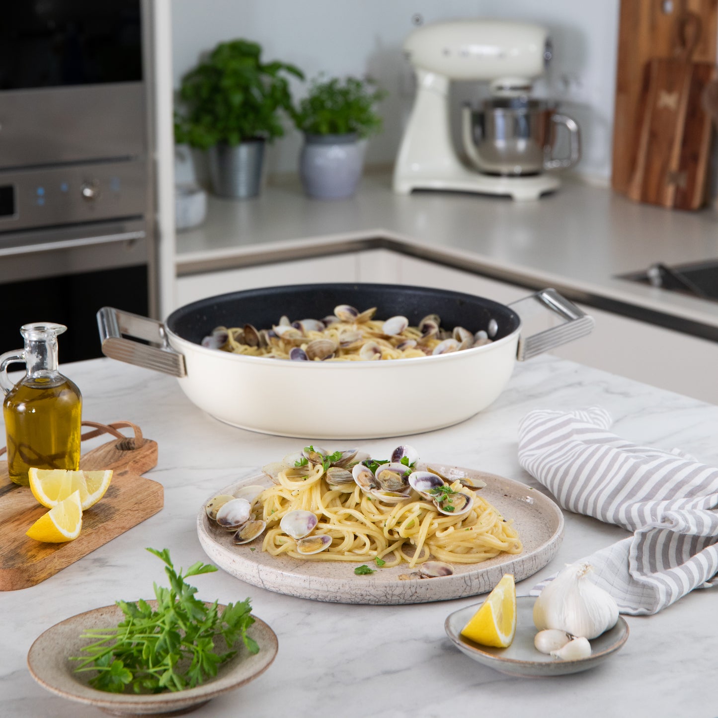 28cm Deep Skillet w/ Lid - Cream