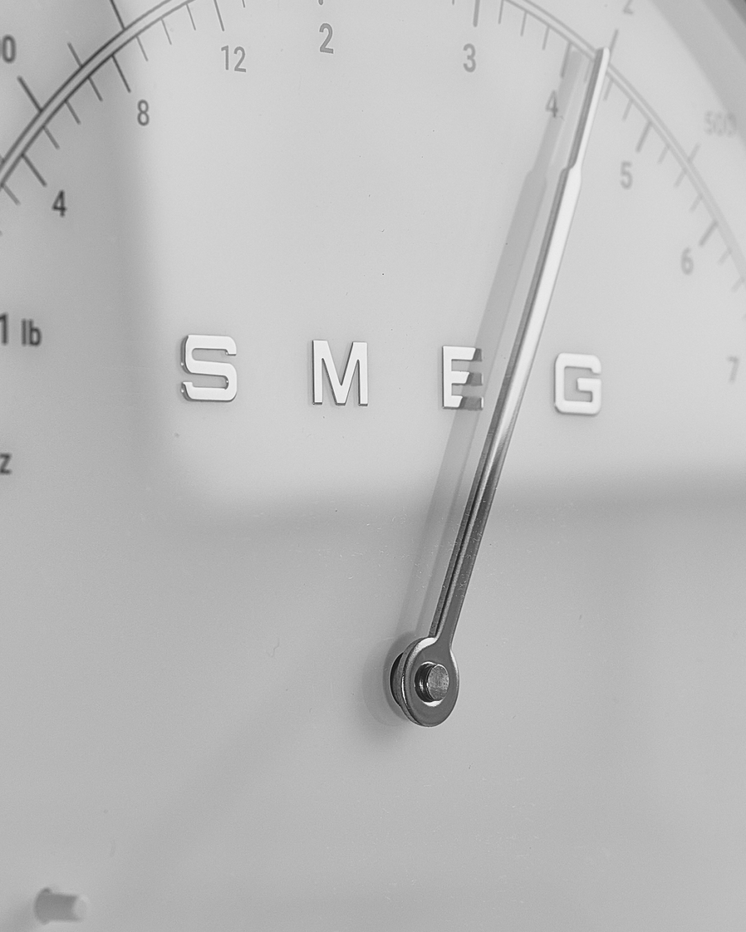 SMEG Digital & Analog Kitchen Scale (Black)
