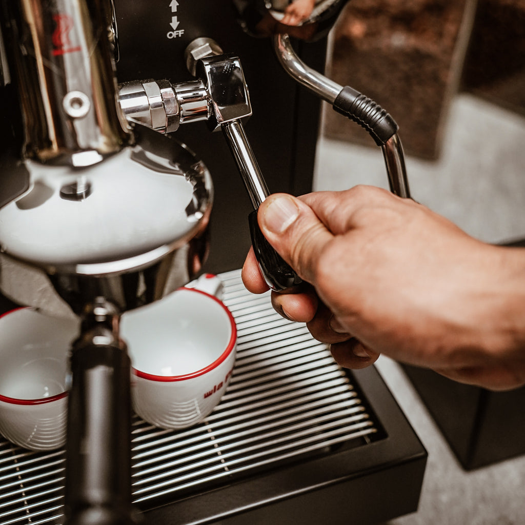 La Pavoni Cellini Classic Nera Semi-Pro Espresso Machine (Matte Black)