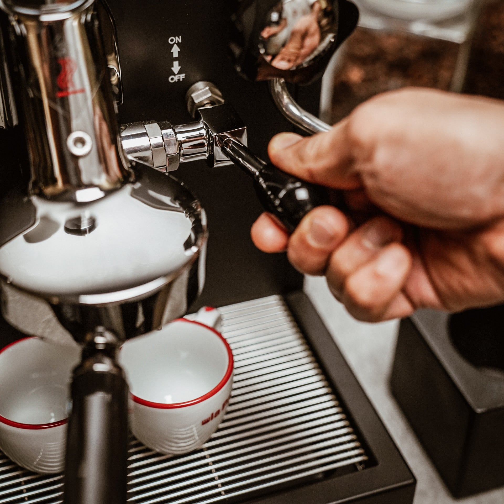 La Pavoni Cellini Classic Nera Semi-Pro Espresso Machine (Matte Black)