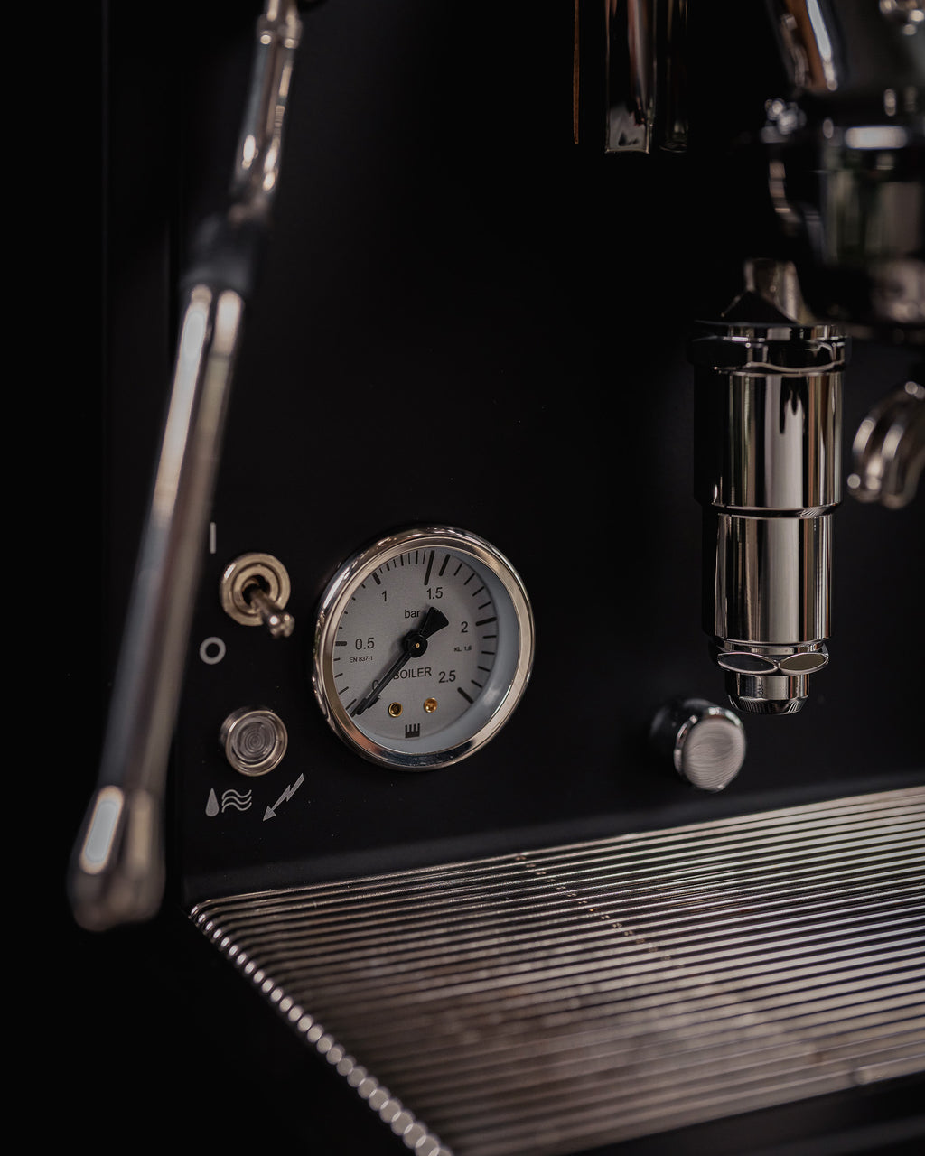 La Pavoni Cellini Classic Nera Semi-Pro Espresso Machine (Matte Black)