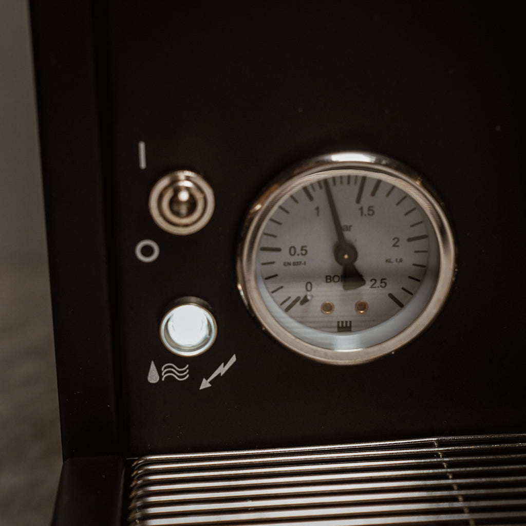 La Pavoni Cellini Classic Nera Semi-Pro Espresso Machine (Matte Black)