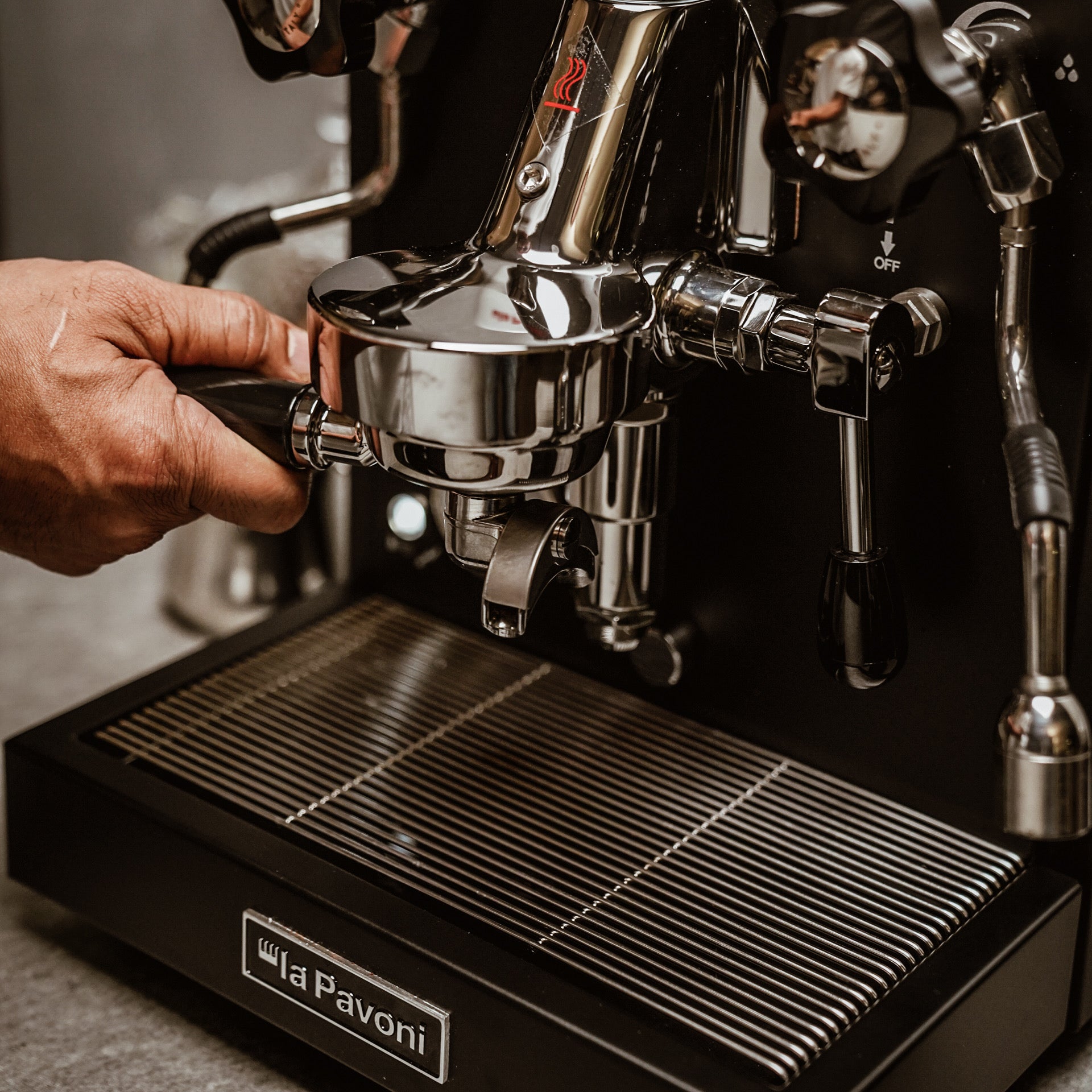 La Pavoni Cellini Classic Nera Semi-Pro Espresso Machine (Matte Black)