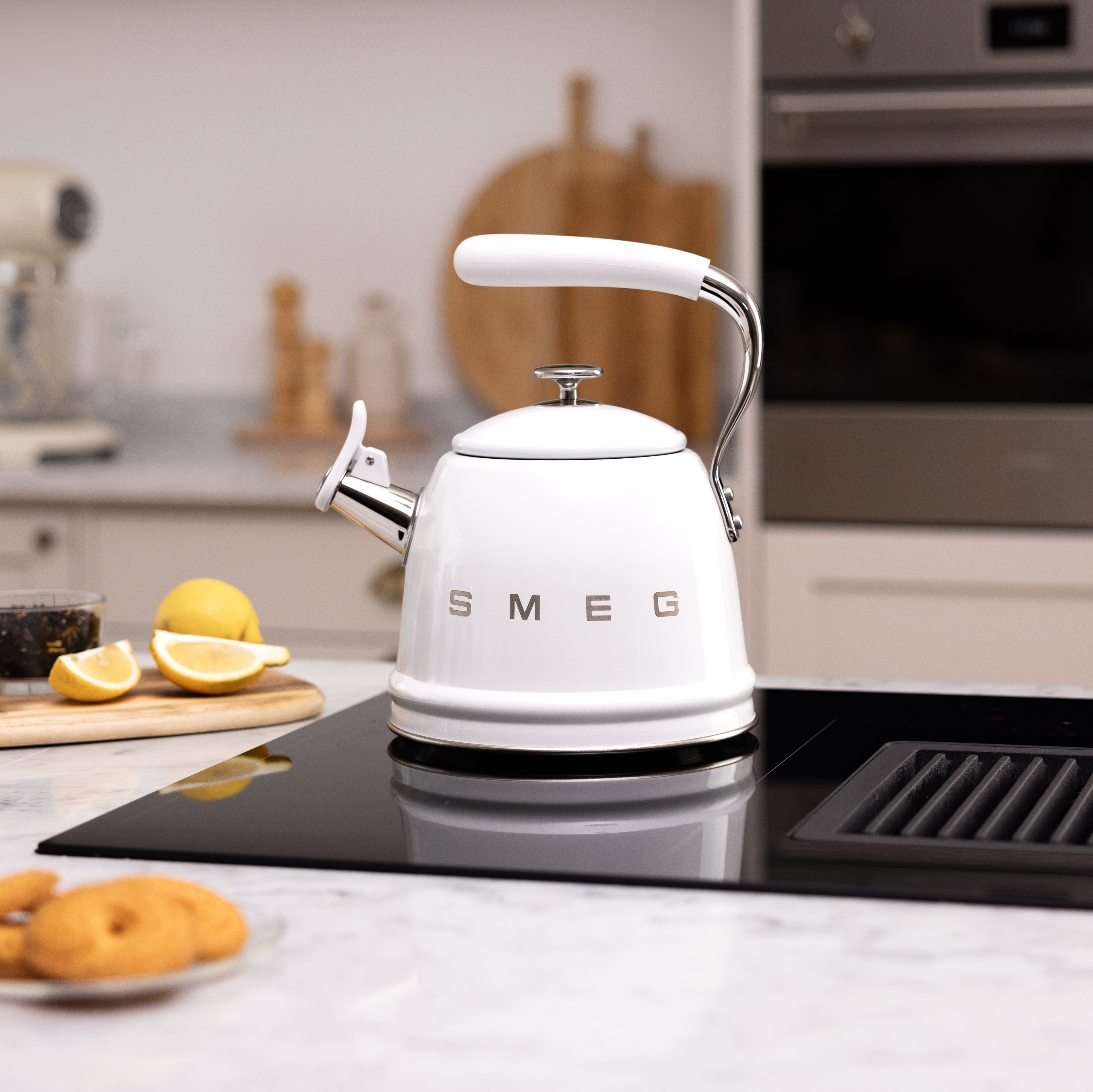 SMEG Stovetop Whistling Kettle 2.3 L (White)